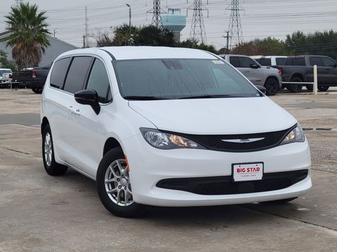 New 2026 Chrysler Voyager LX image 2