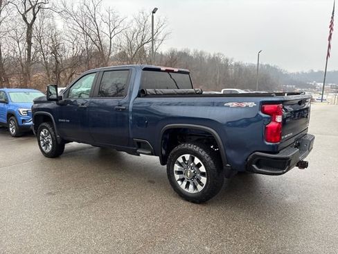 Used 2023 Chevrolet Silverado 2500 Custom w/ Custom Value Package image 3