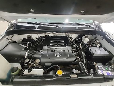 Used 2015 Toyota Tundra Limited w/ Limited Premium Package AWD/4WD image 32