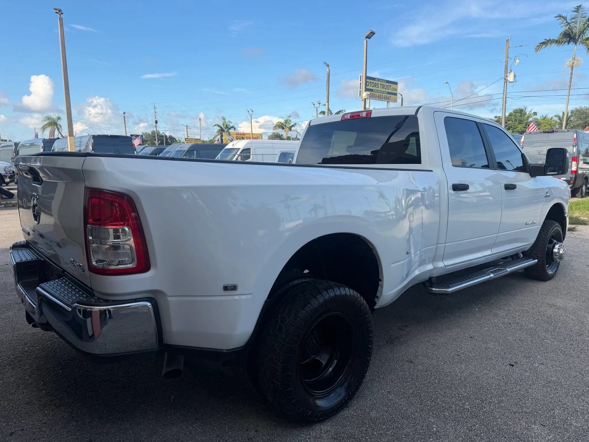 Used 2023 RAM 3500 4x4 Crew Cab Big Horn DRW w/ Level 1 Equipment Group image 7