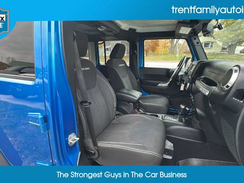 Used 2015 Jeep Wrangler Unlimited Rubicon w/ Connectivity Group image 42