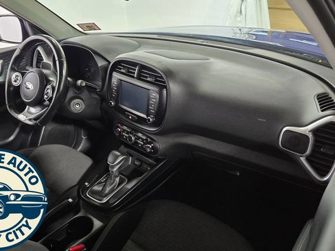 Used 2020 Kia Soul GT-Line FWD image 33