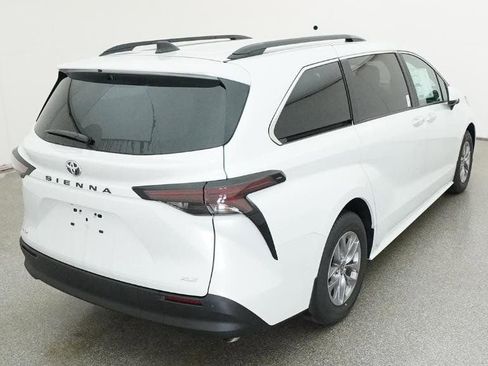 New 2026 Toyota Sienna XLE image 16