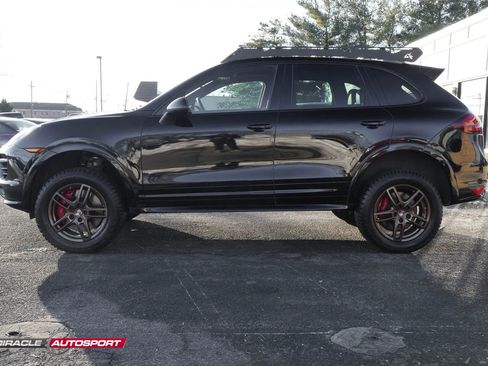 Used 2014 Porsche Cayenne Turbo image 4