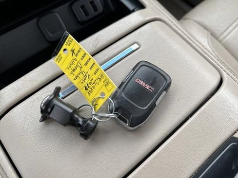 Used 2017 GMC Yukon Denali w/ Open Road Package image 29