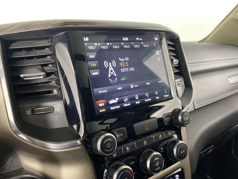 Used 2019 RAM 1500 Laramie AWD/4WD image 28