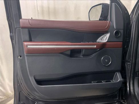 Used 2024 Ford Expedition Limited image 9