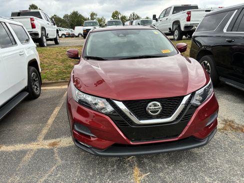 Used 2022 Nissan Rogue Sport SV FWD image 2