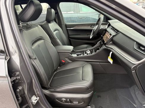 New 2026 Jeep Grand Cherokee Limited w/ Limited Altitude Package AWD/4WD image 12