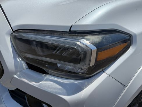 Used 2021 Toyota Tacoma Limited w/ Nightshade Package AWD/4WD image 9
