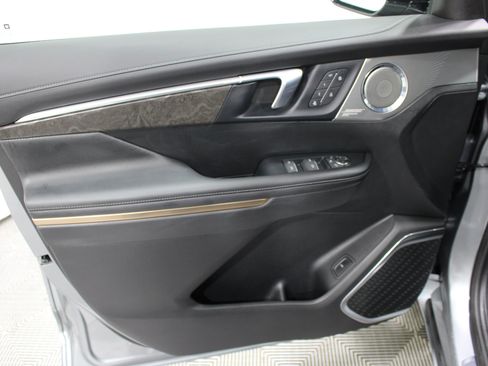 Used 2025 Buick Enclave Avenir AWD/4WD image 6
