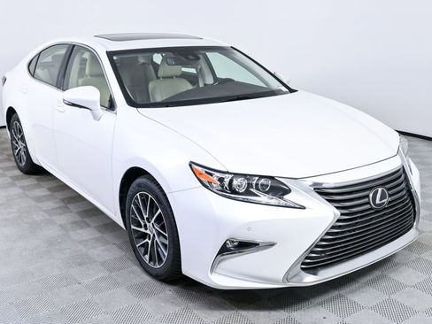 Used 2016 Lexus ES 350 w/ Luxury Package w/Wood Trim image 26