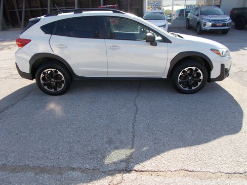 Used 2022 Subaru Crosstrek 2.0i AWD/4WD image 4