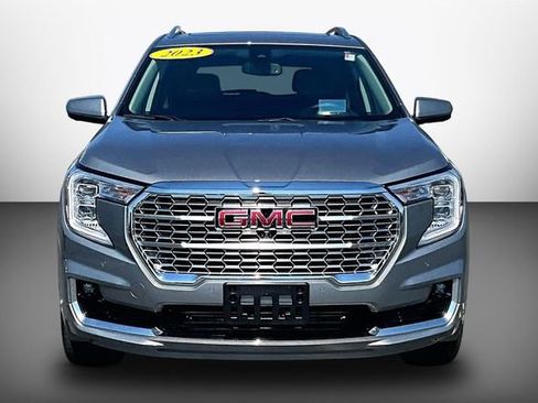 Used 2023 GMC Terrain Denali w/ Denali Premium Package AWD/4WD image 3