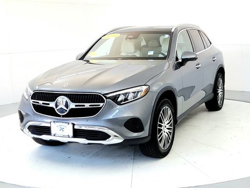 Used 2023 Mercedes-Benz GLC 300 4MATIC image 2