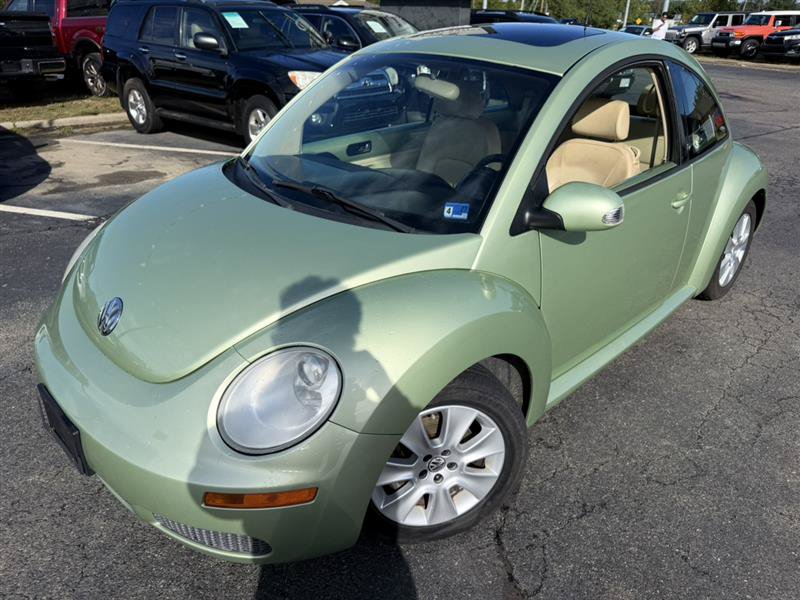 Used 2008 Volkswagen Beetle Coupe FWD image 2