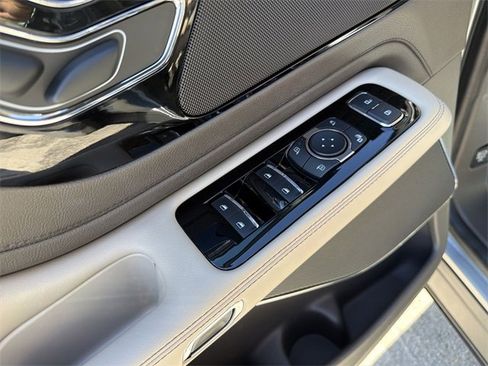 Used 2023 Lincoln Aviator Grand Touring image 13