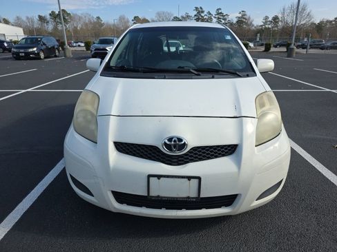 Used 2010 Toyota Yaris 4-Door Hatchback image 12