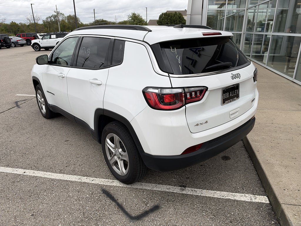 Used 2024 Jeep Compass Latitude AWD/4WD image 3