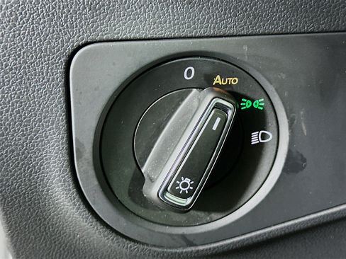 Used 2024 Volkswagen Tiguan SE image 17