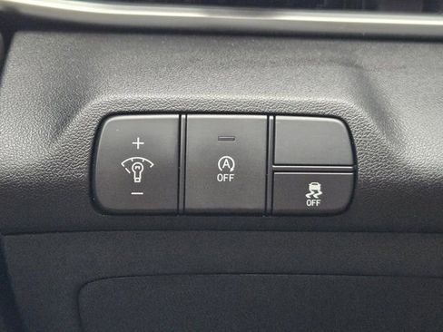 Certified 2025 Hyundai Elantra SE FWD image 22