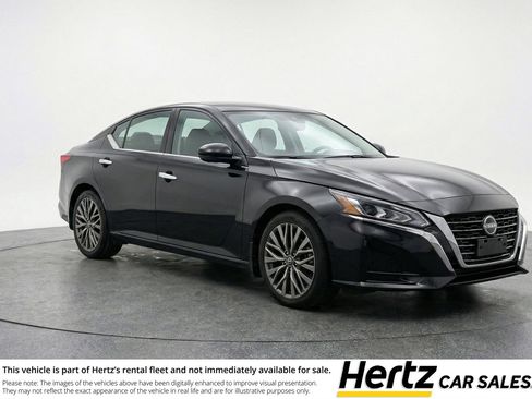 Used 2025 Nissan Altima 2.5 SV image 1