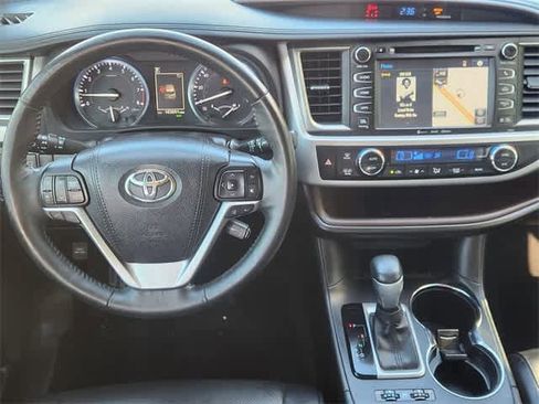 Used 2017 Toyota Highlander Limited Platinum image 15