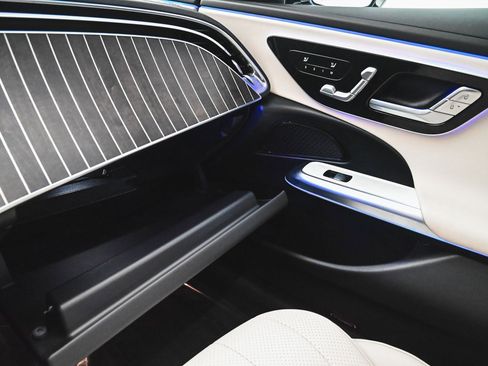 Used 2025 Mercedes-Benz E 350 4MATIC Sedan image 16