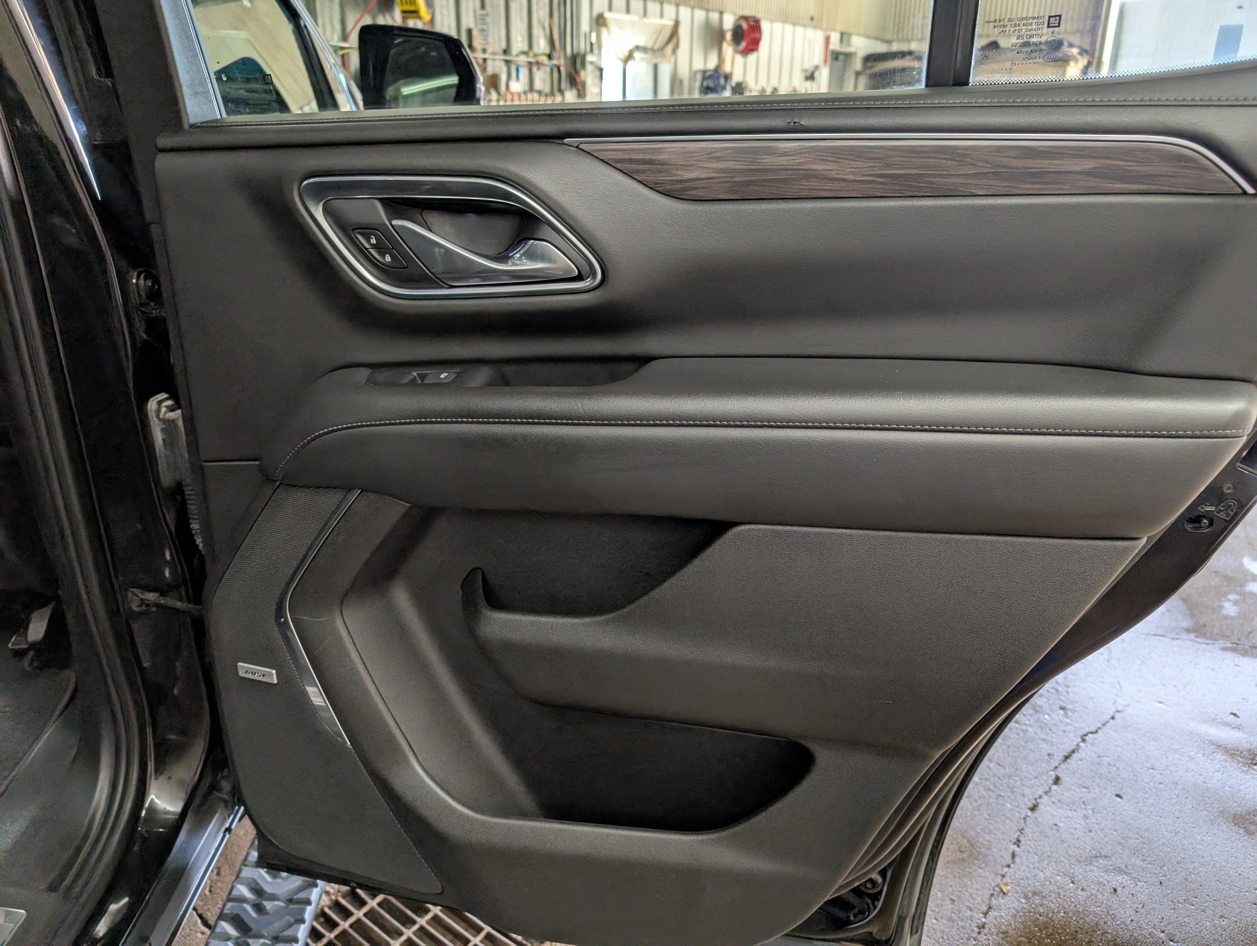 Used 2021 Chevrolet Tahoe Z71 w/ Z71 Off-Road Package AWD/4WD image 10