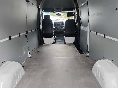 Used 2021 Mercedes-Benz Sprinter 2500 image 23
