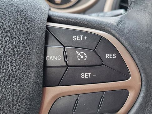 Used 2015 Jeep Cherokee Latitude image 16