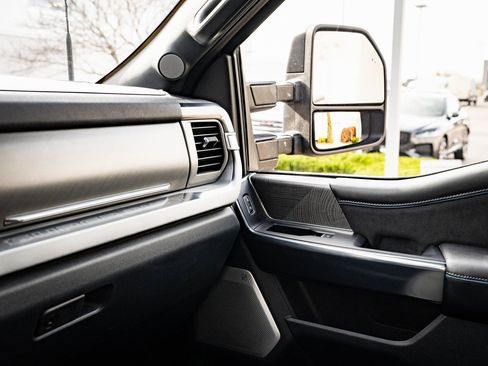 Used 2025 Ford F250 Platinum image 39