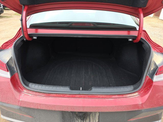 Used 2025 Hyundai Elantra SEL FWD image 12