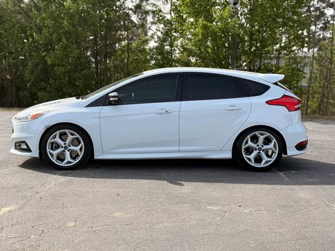 Used 2017 Ford Focus ST image 6