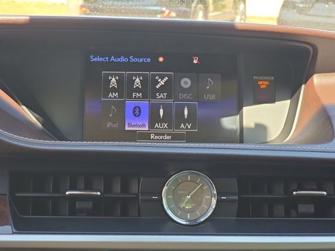 Used 2016 Lexus ES 300h w/ Luxury Package w/Wood Trim FWD image 25