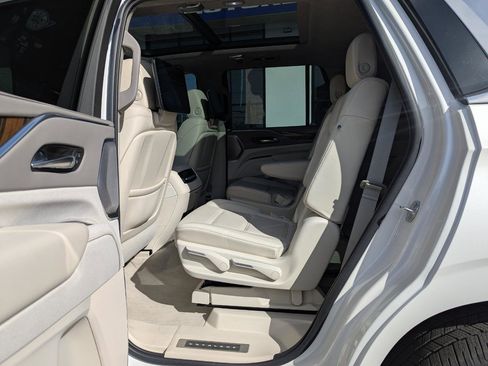 Used 2022 Cadillac Escalade Premium Luxury Platinum AWD/4WD image 39