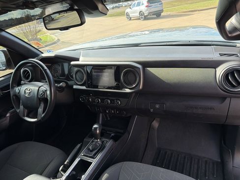 Used 2019 Toyota Tacoma TRD Off-Road image 18