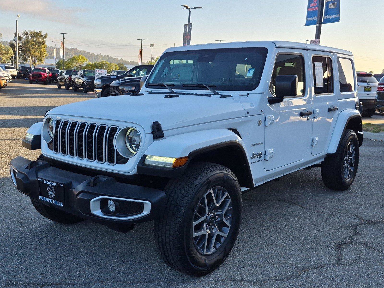 Used 2024 Jeep Wrangler Unlimited Sahara AWD/4WD image 3