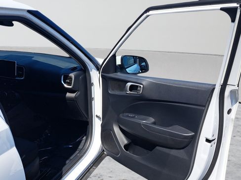 Used 2026 Hyundai Venue SE FWD image 15