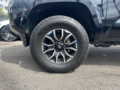 Used 2020 Toyota Tacoma TRD Sport w/ Technology Package AWD/4WD image 10