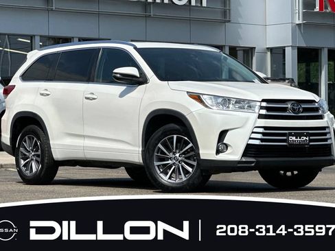 Used 2018 Toyota Highlander XLE w/ Carpet Mat Package (TMS) FWD image 2