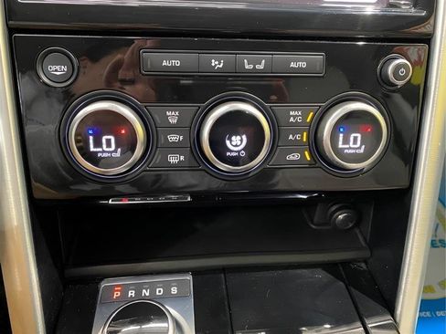 Used 2017 Land Rover Discovery HSE AWD/4WD image 18