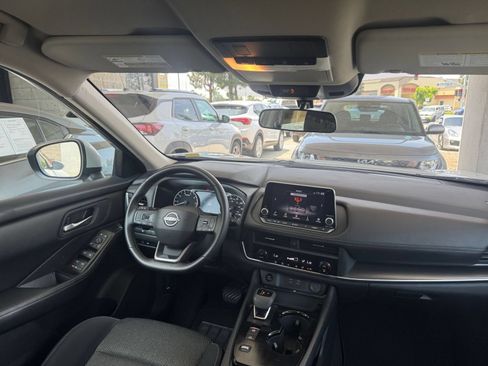 Used 2025 Nissan Rogue SV FWD image 31