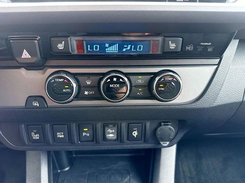 Used 2016 Toyota Tacoma TRD Sport w/ Premium & Technology Package RWD image 17