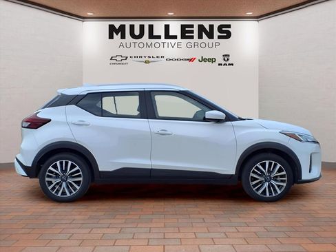 Used 2023 Nissan Kicks SV FWD image 4