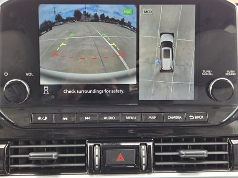 Used 2024 Nissan Pathfinder SL AWD/4WD image 14