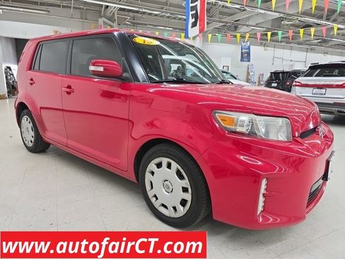 Used 2015 Scion xB FWD image 1