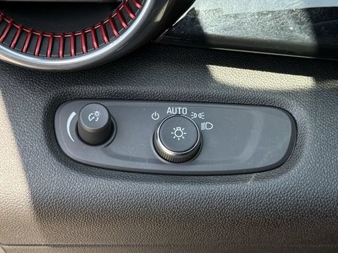 Certified 2024 Chevrolet Trax RS w/ Sunroof Package FWD image 25