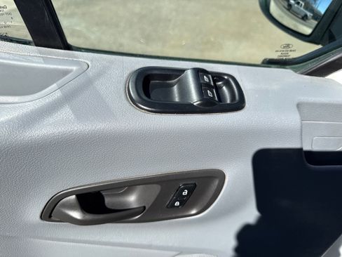Used 2018 Ford Transit 350 XL image 11