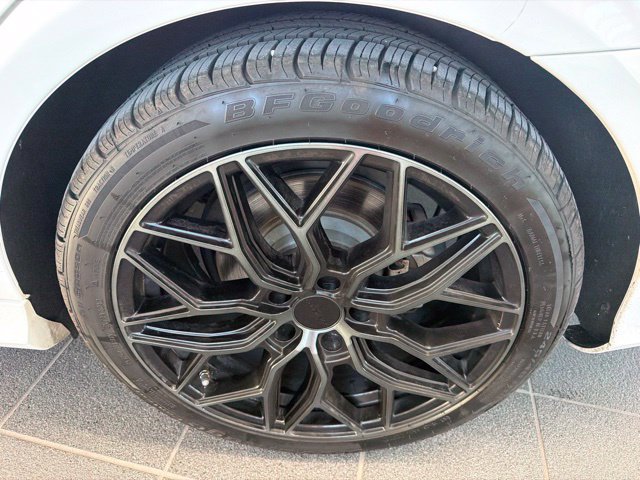 Used 2016 Mercedes-Benz E 350 Sedan image 5